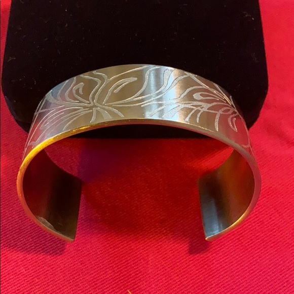 STEELX stainless steel engraved cuff - Picture 2 of 4